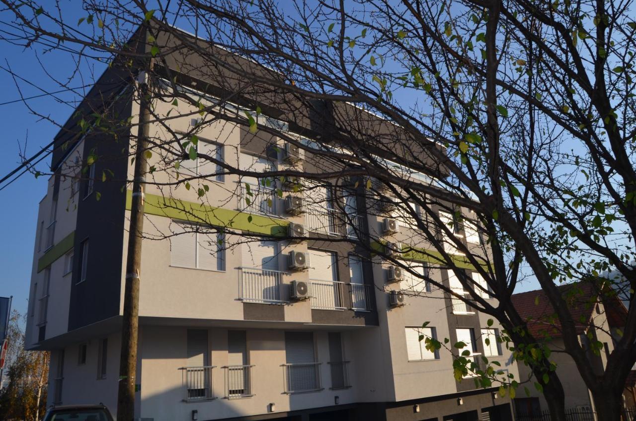 Apart Hotel Family Sarajevo Bagian luar foto